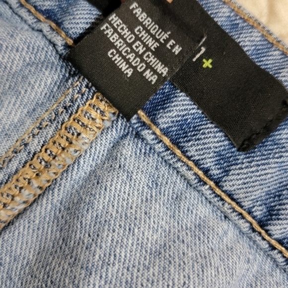 Forever 21 Light Wash Denim Mini Skirt Button Front Size 18 - Picture 10 of 12